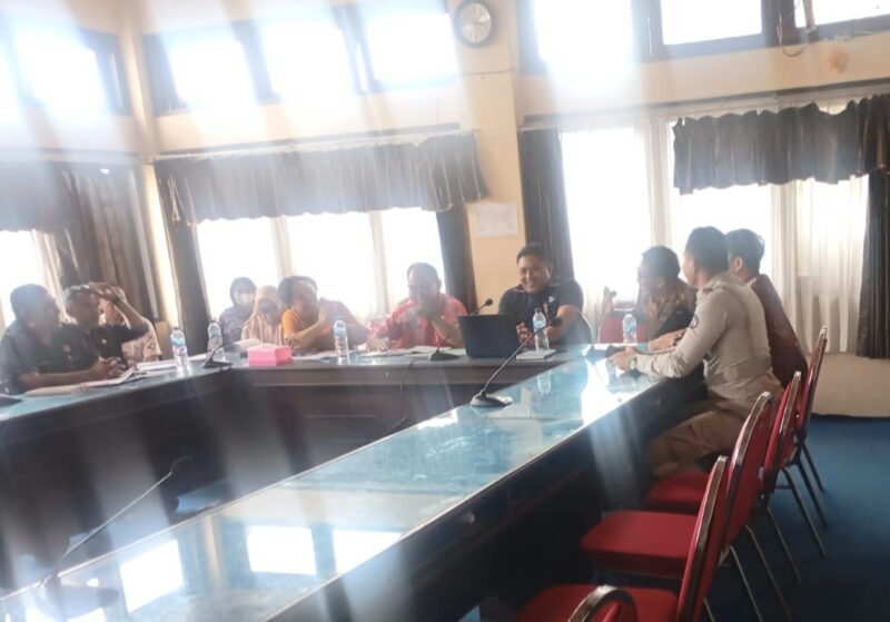 Rapat Dengar Pendapat (RDP) antara Anggota DPRD Ende bersama PT. SGI (Foto: Mateus Bheri/SP)