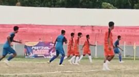 Pertandingan perdana piala Bupati Ende Cup 2026 antara Ende Selatan FC vs Kotabaru FC (Foto: Mateus Bheri/SP)