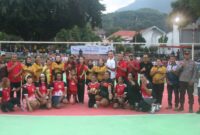 Foto bersama tim bola voli putra yang akan bertanding pada laga perdana (Mateus Bheri/SP)