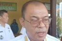 Bupati Ende, Yosef Benediktus Badeoda memberikan keterang pers usai kegiatan penyerahan secara simbolis bibit Kelapa Genjah Entok (Foto: Mateus Bheri/SP)