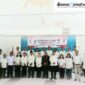 Bupati Ende, Yosef Benediktus Badeoda dan Ketua PMI NTT, Alfridus B. Seran foto bersama pengurus PMI kabupaten Ende terlantik (Foto: Mateus Bheri/SP)