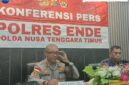 Wakapolres Ende, Ahmad, S.H yang didampingi Kasat Narkoba, AKP Valerianus Vrade Pale saat memberikan keterangan pers dugaan tindak pidana Narkotika (Foto: Mateus Bheri/SP)