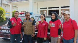 DPC PDI Perjuangan Kabupaten Ende siap menyalurkan bantuan Sembako bagi masyarakat terdampak di Empat Kecamatan (Foto: Mateus Bheri/SP)
