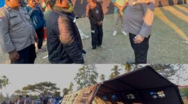 Kapolres Ende meninjau Langsung korban bencana gempa di Maukaro Ende (Foto: Mateus Bheri/SP)