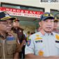 Mendagri, Tito Karnavian yang didampingi Bupati Ende, Yosef Benediktus Badeoda (Foto: Mateus Bheri/SP)