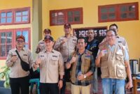 Foto bersama Kepala BPBD Provinsi Bali, Kepala BPBD Kabupaten Ende, dan BPBD Provinsi NTT (Foto: Mateus Bheri/SP)