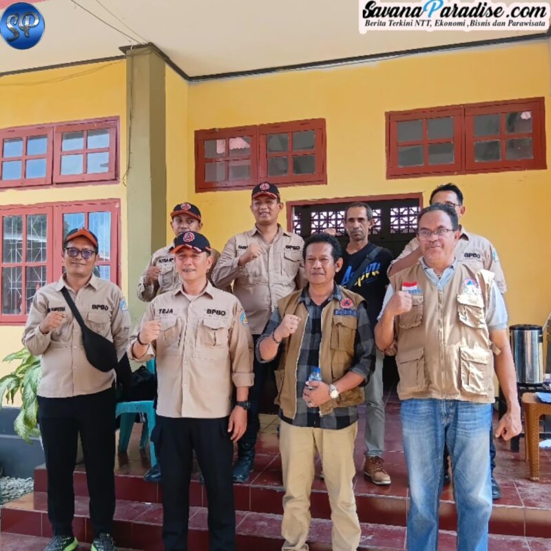 Foto bersama Kepala BPBD Provinsi Bali, Kepala BPBD Kabupaten Ende, dan BPBD Provinsi NTT (Foto: Mateus Bheri/SP)