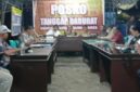 Pertemuan antara BNPB, Bupati dan Wakil Bupati Ende, Kepala BPBD Kabupaten Ende bersama Camat, Lurah, dan Kepala Desa se-Kabupaten Ende di Posko Tanggap Darurat Bencana Gempa Flores (Foto: Mateus Bheri/SP)