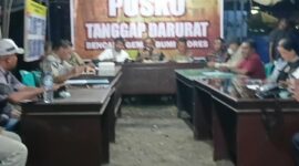Pertemuan antara BNPB, Bupati dan Wakil Bupati Ende, Kepala BPBD Kabupaten Ende bersama Camat, Lurah, dan Kepala Desa se-Kabupaten Ende di Posko Tanggap Darurat Bencana Gempa Flores (Foto: Mateus Bheri/SP)