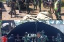 Pemerintah Kecamatan Lepkes, Aparat Desa Nggumbelaka, TNI dan Polri serta masyarakat dirikan tenda darurat (Foto: Mateus Bheri/SP)