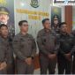 Kepala Kejaksaan Negeri (Kajari) Ende, Dr. Subagio Gigi Wijaya, S.H.,M.H didampingi Kasi Pidsus dan Pidum sedang memberikan keterangan Pers (Foto: Mateus Bheri/SP)