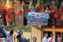 Penyaluran Bantuan dari Ikatan Keluarga Ende-Lio Sare (IKELS) Kutai Timur  Kaltim kepada Masyarakat terdampak bencana Gempa Bumi Flores di Ende (Foto: Mateus Bheri/SP)