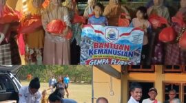 Penyaluran Bantuan dari Ikatan Keluarga Ende-Lio Sare (IKELS) Kutai Timur  Kaltim kepada Masyarakat terdampak bencana Gempa Bumi Flores di Ende (Foto: Mateus Bheri/SP)