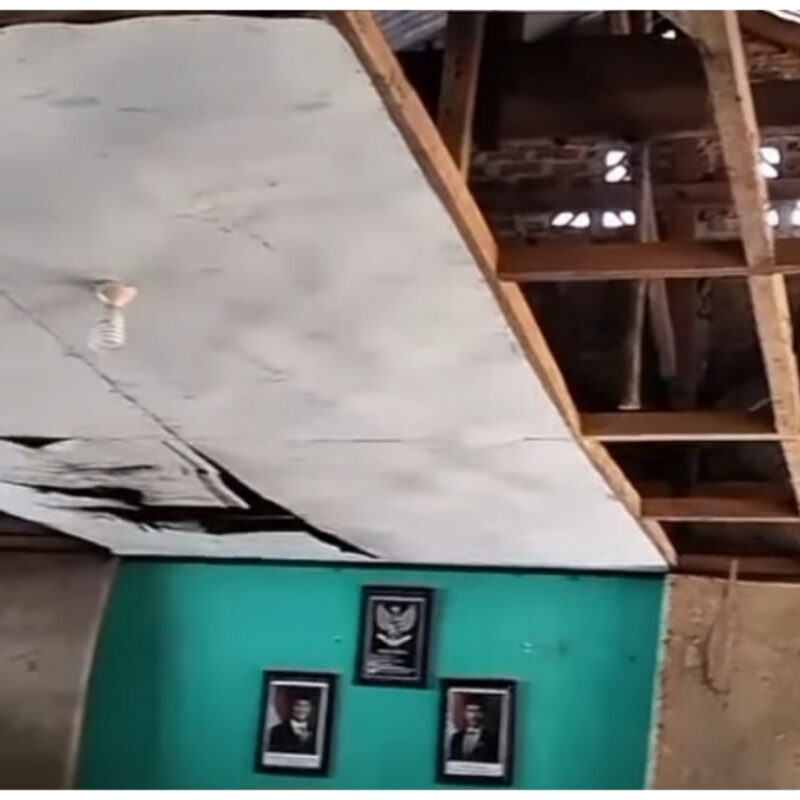 Sekolah di Ende yang mengalami kerusakan akibat Gempa Bumi (Foto: Istimewa)