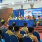 Bupati Ende, Yosef Benediktus Badeoda menerima pera Kepala Desa dan Perangkat Desa untuk menyampaikan aspirasi (Foto: Mateus Bheri/SP)