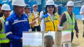 Wamen PU RI Ir. Diana Kusumastuti, M.T tinjau Perumda Tirta Kelimutu didampingi Wakil Bupati Ende, Dominikus Minggu Mere, dan Direktur Perumda, Heribertus Gani (Foto: Mateus Bheri/SP)